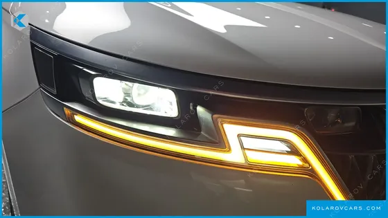 KIA CARNIVAL GASOLINE 7-SEATER HI-LIMOUSINE