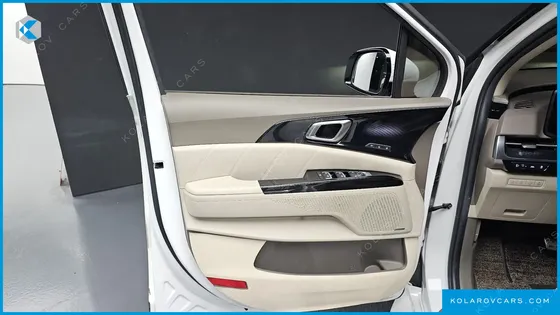 KIA CARNIVAL GASOLINE 7-SEATER HI-LIMOUSINE
