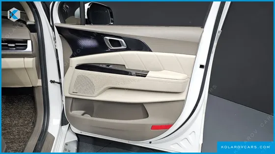 KIA CARNIVAL GASOLINE 7-SEATER HI-LIMOUSINE