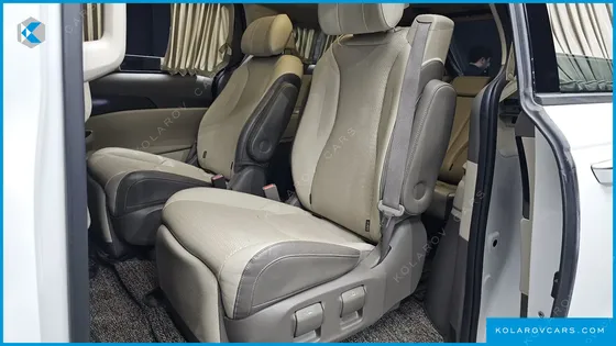 KIA CARNIVAL GASOLINE 7-SEATER HI-LIMOUSINE