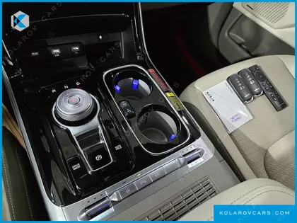 KIA CARNIVAL GASOLINE 7-SEATER HI-LIMOUSINE