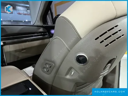 KIA CARNIVAL GASOLINE 7-SEATER HI-LIMOUSINE