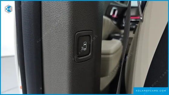 KIA CARNIVAL DIESEL 7-SEATER HI-LIMOUSINE