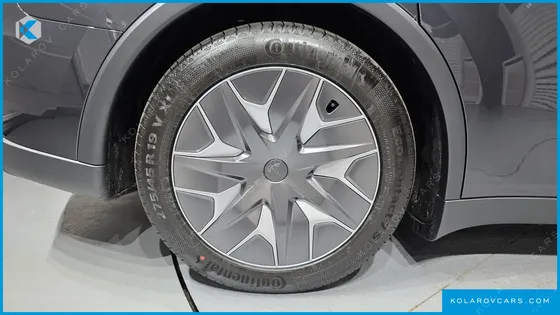 TESLA MODEL Y L LONG RANGE AWD