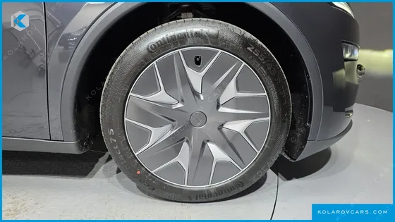 TESLA MODEL Y L LONG RANGE AWD