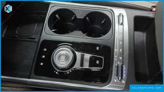 KIA CARNIVAL DIESEL 9-SEATER NOBLESSE