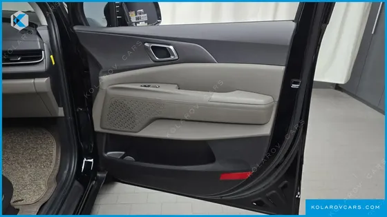 KIA CARNIVAL DIESEL 9-SEATER NOBLESSE