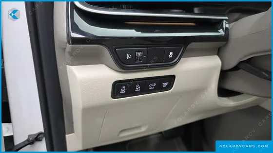 KIA CARNIVAL DIESEL 9-SEATER SIGNATURE
