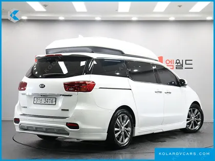KIA CARNIVAL 7-SEATER HI-LIMOUSINE