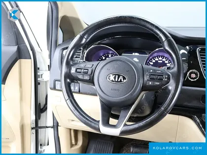 KIA CARNIVAL 7-SEATER HI-LIMOUSINE