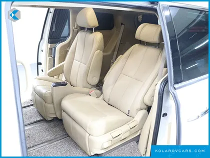 KIA CARNIVAL 7-SEATER HI-LIMOUSINE