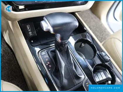 KIA CARNIVAL 7-SEATER HI-LIMOUSINE