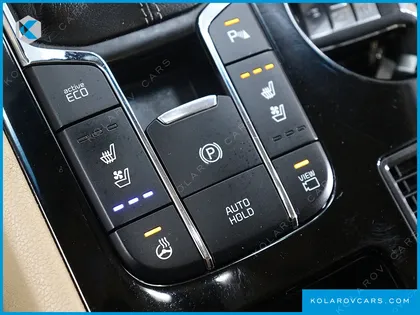 KIA CARNIVAL 7-SEATER HI-LIMOUSINE