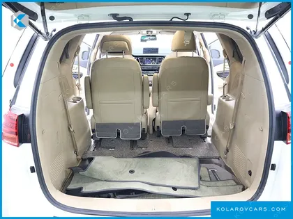 KIA CARNIVAL 7-SEATER HI-LIMOUSINE