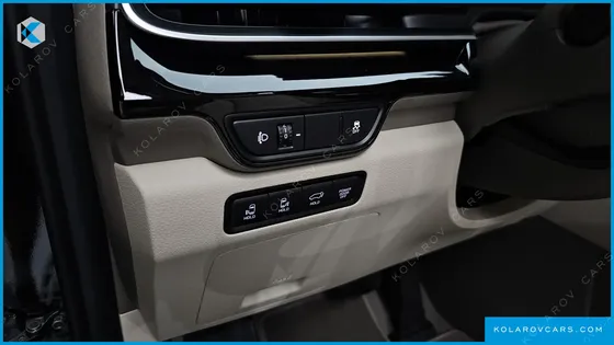KIA CARNIVAL GASOLINE 7 SEATER X LINE