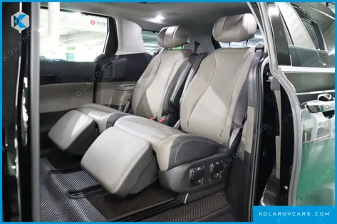KIA CARNIVAL GASOLINE 7-SEATER GRAVITY
