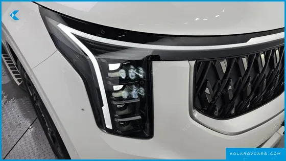 KIA CARNIVAL DIESEL 9-SEATER SIGNATURE