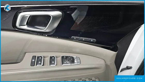 KIA CARNIVAL DIESEL 9-SEATER SIGNATURE
