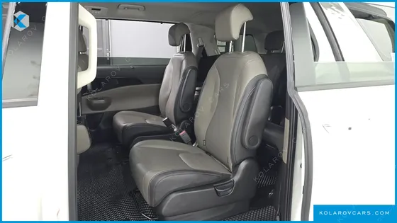 KIA CARNIVAL GASOLINE 9-SEATER SIGNATURE