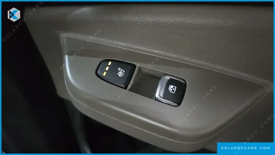 KIA CARNIVAL GASOLINE 9-SEATER SIGNATURE