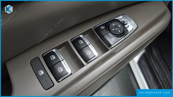 KIA CARNIVAL GASOLINE 9-SEATER SIGNATURE