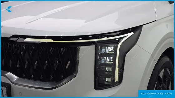 KIA CARNIVAL GASOLINE 9-SEATER SIGNATURE