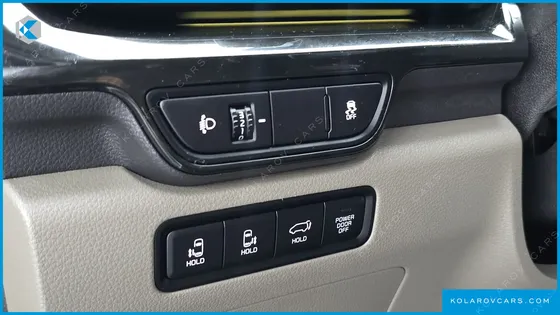 KIA CARNIVAL GASOLINE 9-SEATER SIGNATURE