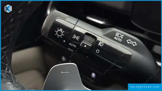 KIA CARNIVAL GASOLINE 9-SEATER SIGNATURE