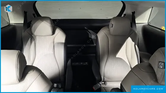 KIA CARNIVAL DIESEL 9-SEATER PRESTIGE