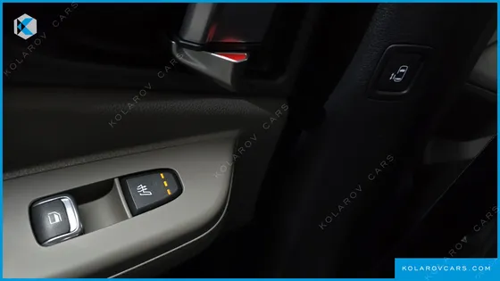 KIA CARNIVAL GASOLINE 9-SEATER PRESTIGE