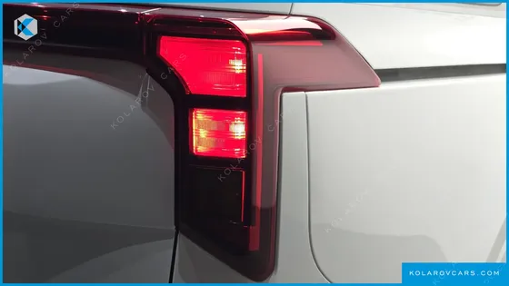 KIA CARNIVAL GASOLINE 9-SEATER PRESTIGE
