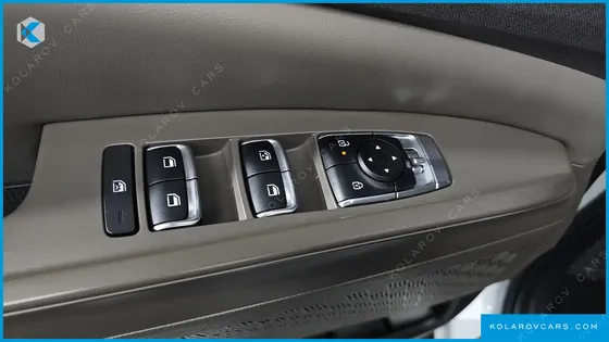 KIA CARNIVAL GASOLINE 9-SEATER PRESTIGE