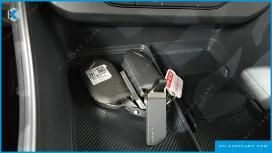 KIA CARNIVAL GASOLINE 9-SEATER PRESTIGE