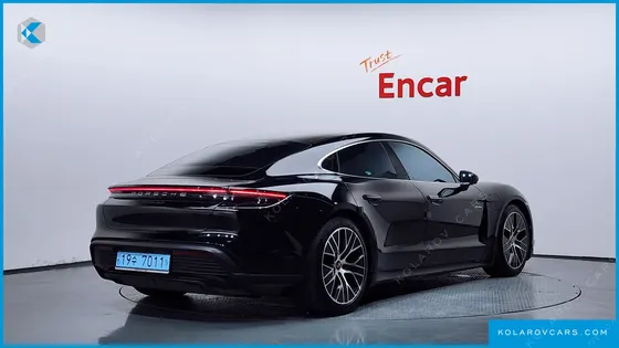PORSCHE TAYCAN BASE