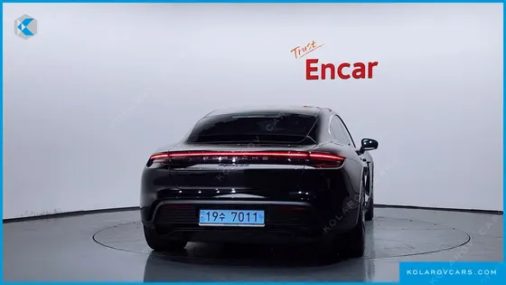 PORSCHE TAYCAN BASE