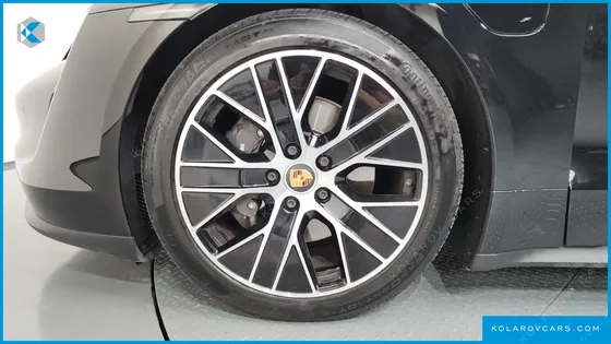 PORSCHE TAYCAN BASE