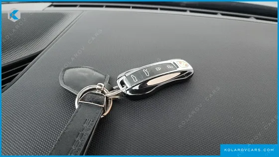 PORSCHE TAYCAN BASE