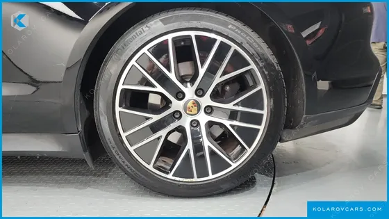 PORSCHE TAYCAN BASE