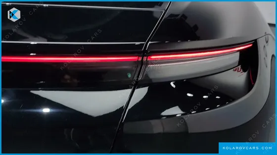 PORSCHE TAYCAN BASE