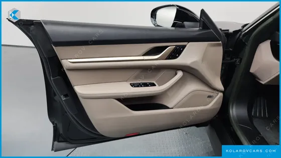 PORSCHE TAYCAN BASE