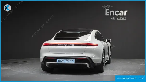 PORSCHE TAYCAN BASE