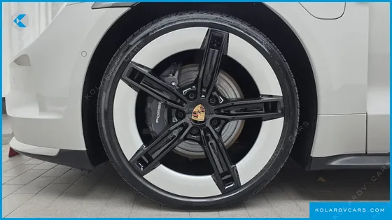 PORSCHE TAYCAN BASE