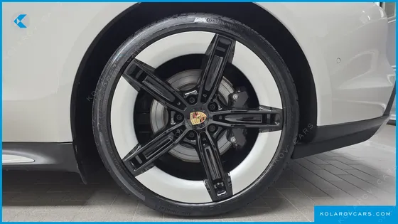 PORSCHE TAYCAN BASE