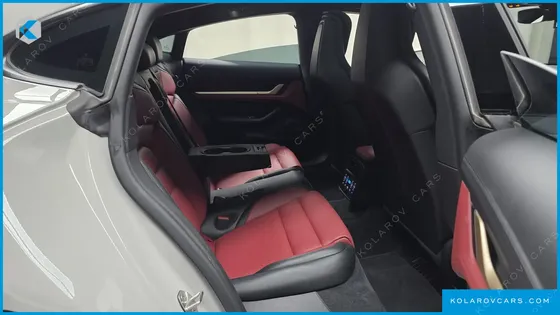 PORSCHE TAYCAN BASE
