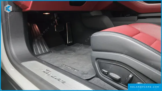 PORSCHE TAYCAN BASE