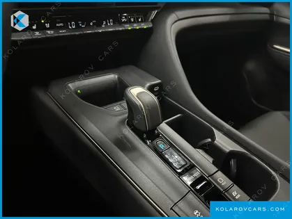 TOYOTA CROWN 2.5 4WD HYBRID