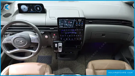 HYUNDAI STARIA LOUNGE 7-SEATER