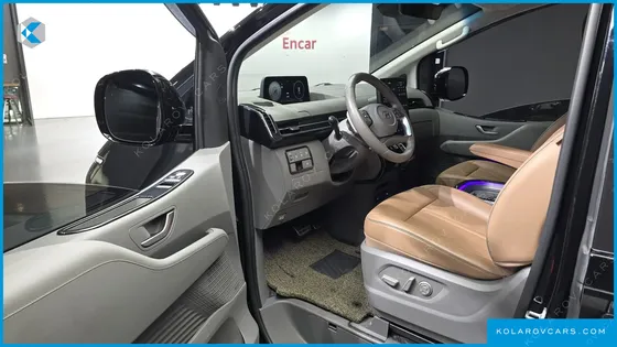 HYUNDAI STARIA LOUNGE 7-SEATER