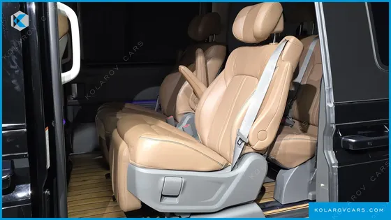 HYUNDAI STARIA LOUNGE 7-SEATER