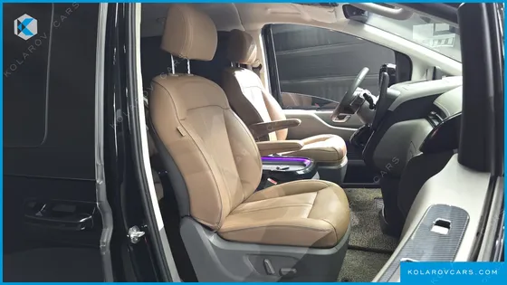 HYUNDAI STARIA LOUNGE 7-SEATER